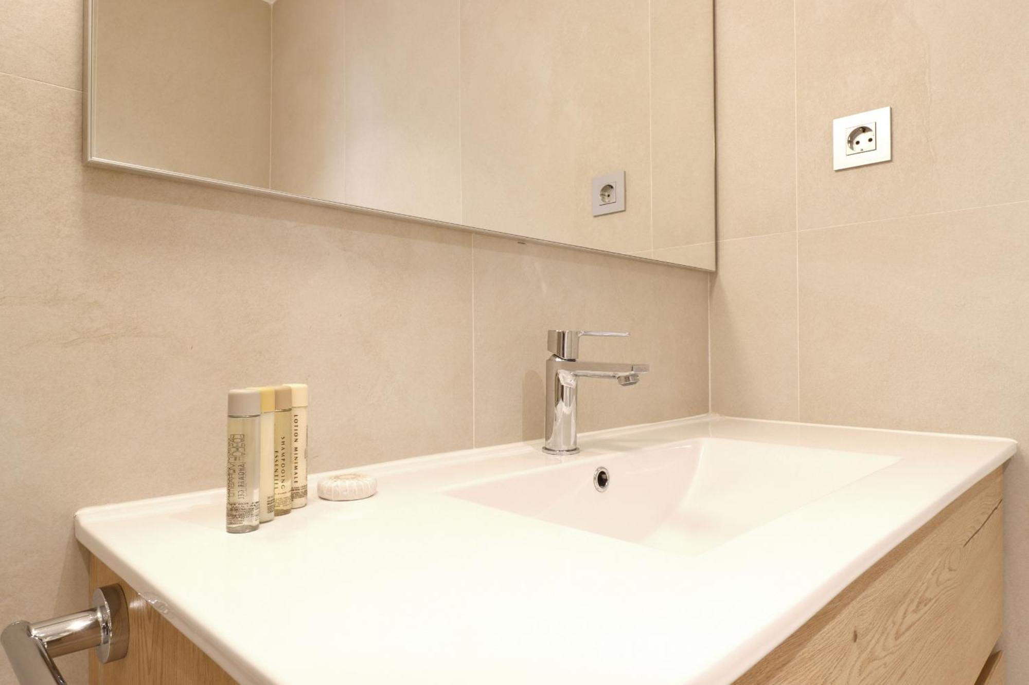 Reina Sofia Suite I Madrid Luaran gambar